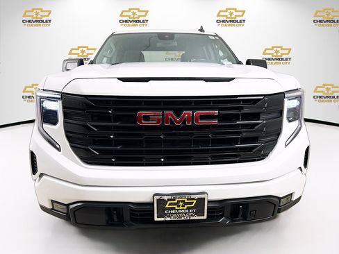 Used 2022 GMC Sierra 1500 Elevation RWD image 2