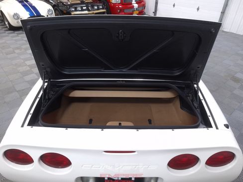 Used 2001 Chevrolet Corvette Coupe w/ Preferred Equipment Group2 RWD image 45