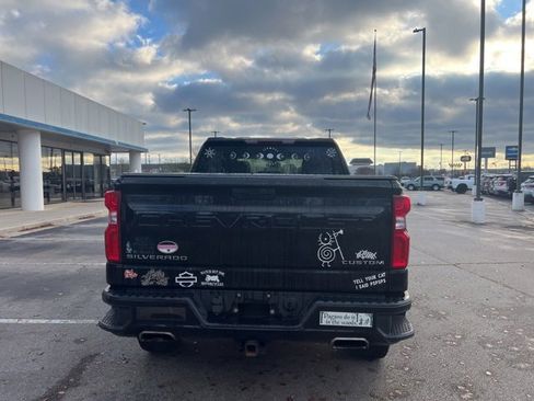 Used 2019 Chevrolet Silverado 1500 Custom Trail Boss w/ Custom Convenience Package image 4