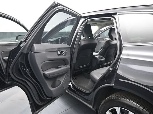 Used 2025 Volvo XC60 B5 Plus AWD/4WD image 19