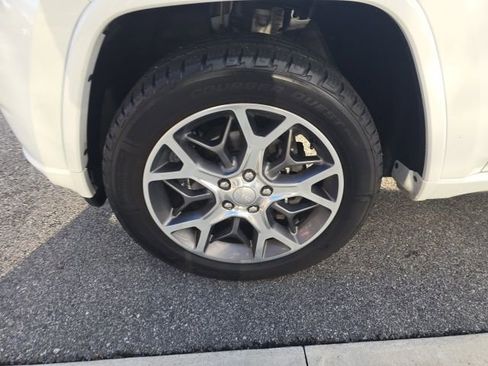 Certified 2020 Jeep Grand Cherokee Overland image 8