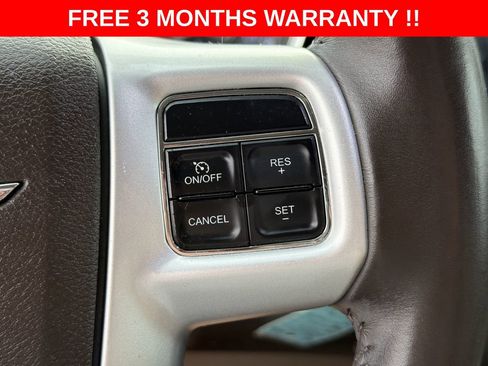 Used 2014 Chrysler Town & Country Touring image 42