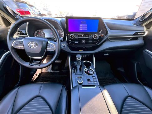 Used 2023 Toyota Highlander XSE AWD/4WD image 15