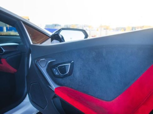 Used 2015 Lamborghini Huracan LP 610-4 image 32