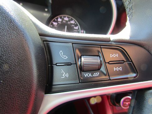 Used 2019 Alfa Romeo Stelvio Ti AWD/4WD image 33