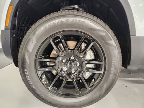 New 2026 Land Rover Defender 110 S image 8