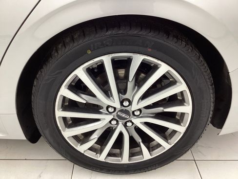 Used 2017 Lincoln Continental Select image 46