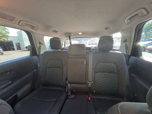 Used 2025 Nissan Pathfinder SV FWD image 34