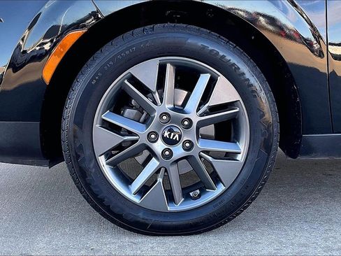 Certified 2021 Kia Soul S image 9