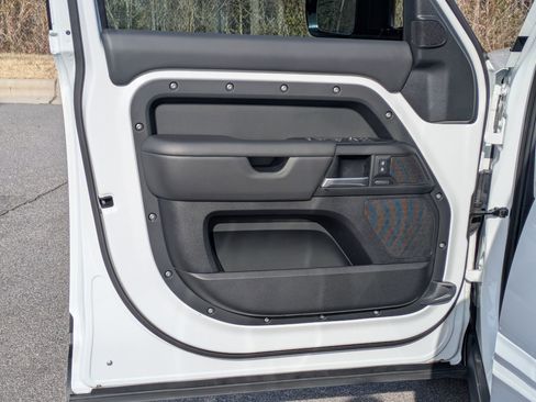 Certified 2025 Land Rover Defender 110 X-Dynamic SE image 20