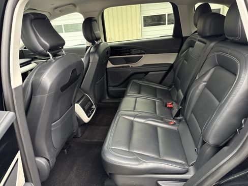 Used 2024 Lincoln Nautilus Premier AWD/4WD image 16
