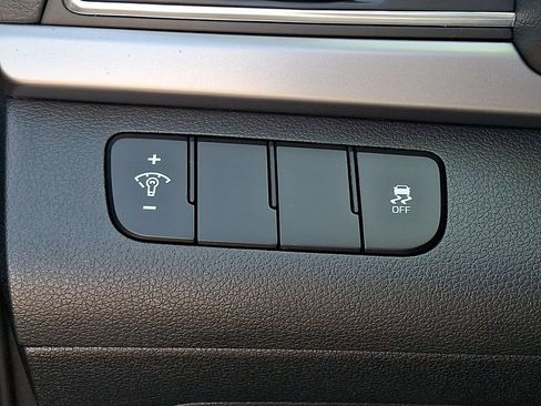 Used 2018 Hyundai Elantra SE FWD image 22