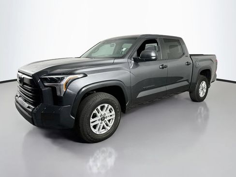 Used 2025 Toyota Tundra SR5 AWD/4WD image 4