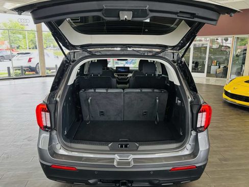 Used 2026 Ford Explorer Active AWD/4WD image 9