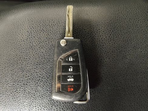 Used 2018 Toyota Camry SE FWD image 32
