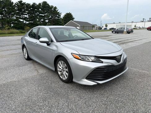 Used 2018 Toyota Camry LE FWD image 7