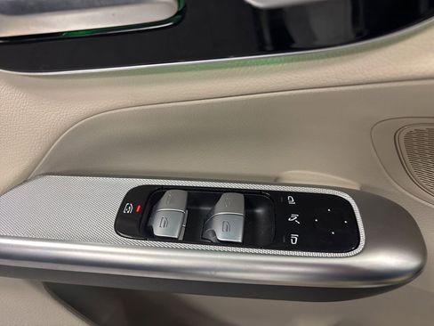 Used 2025 Mercedes-Benz GLC 300 image 24