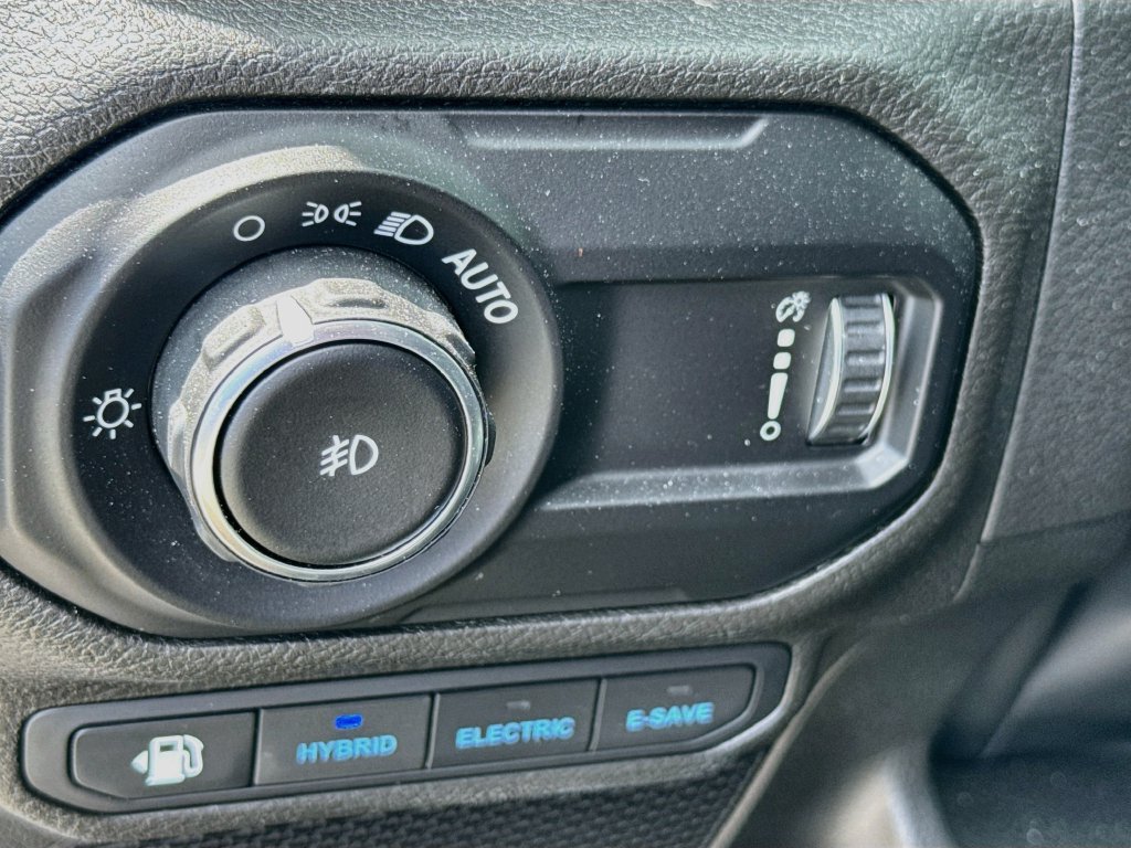 Used 2023 Jeep Wrangler Unlimited Sahara w/ Cold Weather Group AWD/4WD image 11