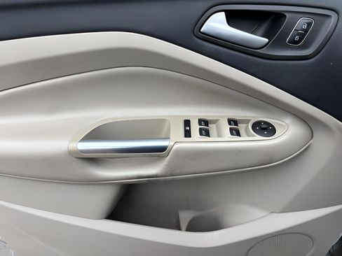 Used 2017 Ford Escape SE image 23