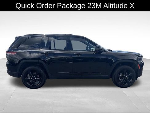 Used 2024 Jeep Grand Cherokee Altitude AWD/4WD image 2