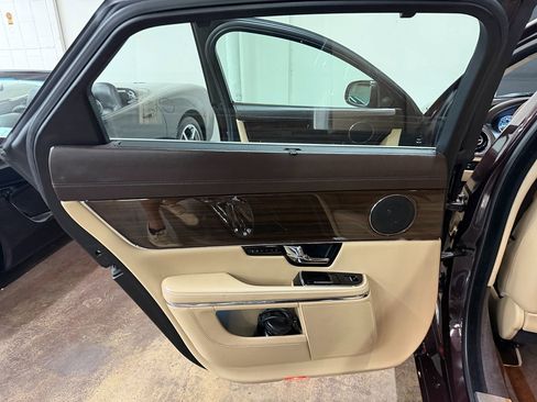 Used 2011 Jaguar XJ L image 13