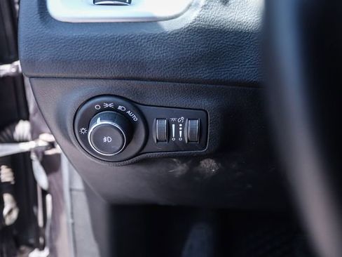 Used 2018 Jeep Compass Latitude w/ Cold Weather Group AWD/4WD image 26