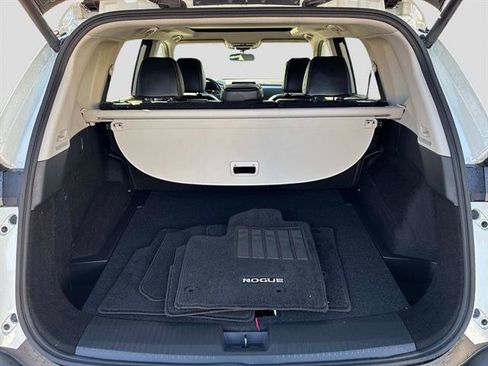 Used 2023 Nissan Rogue SV w/ SV Premium Package image 12