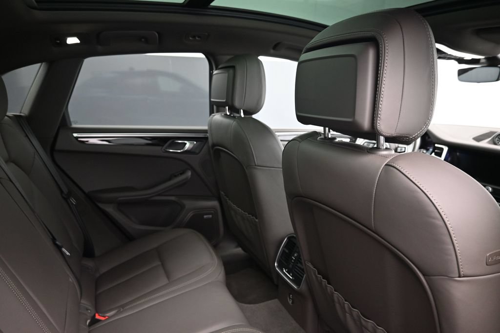Used 2023 Porsche Macan AWD/4WD image 7