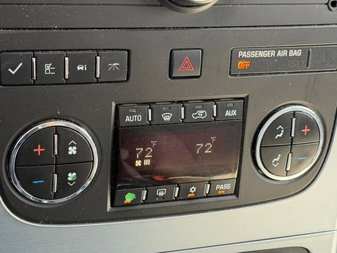 Used 2008 GMC Acadia SLT w/ Cargo Convenience Package image 18