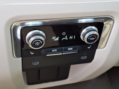 Used 2023 GMC Yukon Denali w/ LPO, Floor Liner Package AWD/4WD image 11