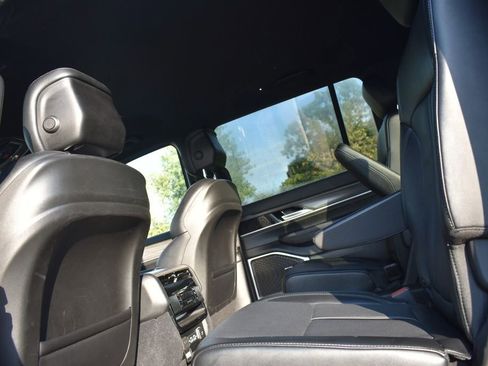 Used 2024 Jeep Wagoneer Series III image 25