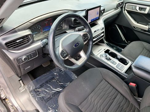 Used 2021 Ford Explorer XLT RWD image 25