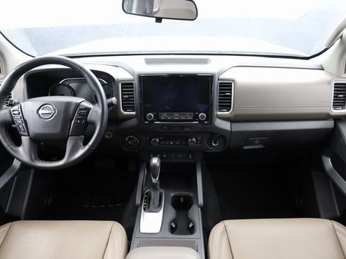 Used 2024 Nissan Frontier SV w/ SV Convenience Package image 14