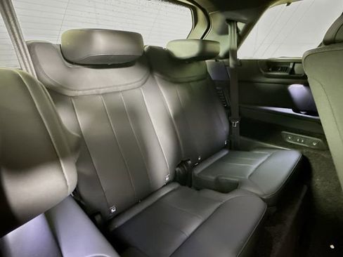 Used 2025 Land Rover Range Rover Long Wheelbase Autobiography image 30