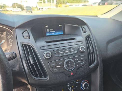 Used 2016 Ford Focus SE FWD image 16