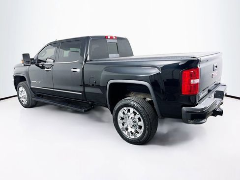 Used 2019 GMC Sierra 2500 Denali w/ Duramax Plus Package image 5