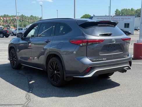 Used 2023 Toyota Highlander XSE AWD/4WD image 3