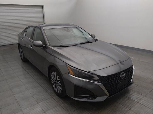 Used 2023 Nissan Altima 2.5 SV w/ SV Premium Package FWD image 13