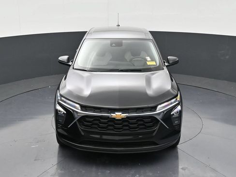 Used 2025 Chevrolet Trax LS FWD image 19
