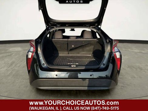 Used 2018 Toyota Prius Three FWD image 17