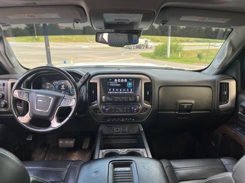 Used 2017 GMC Sierra 2500 Denali w/ Suspension Package, Off-Road AWD/4WD image 5