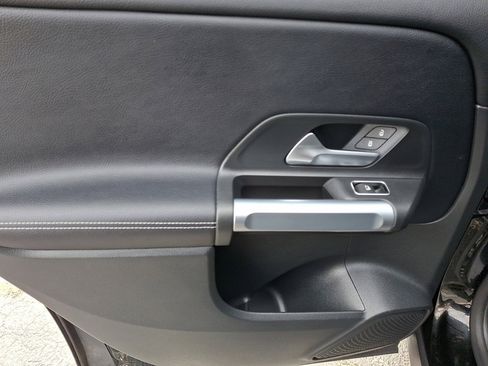 Used 2023 Mercedes-Benz GLB 250 4MATIC image 18