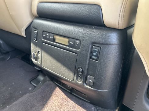 Used 2019 Nissan Armada Platinum w/ Captain's Chairs Package RWD image 12