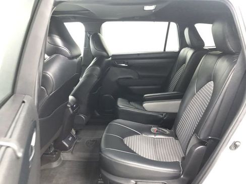 Used 2023 Toyota Highlander XSE AWD/4WD image 26