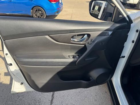 Used 2020 Nissan Rogue SV w/ Sun & Sound Touring Package image 9