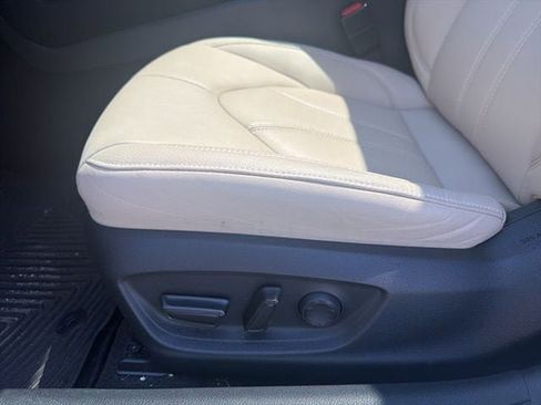 Certified 2022 Toyota Avalon XLE w/ Moonroof Package FWD image 9