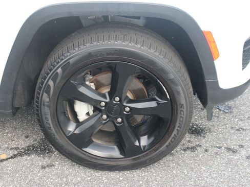 Used 2024 Jeep Grand Cherokee Limited w/ Black Appearance Package AWD/4WD image 35