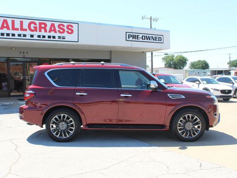 Used 2023 Nissan Armada Platinum w/ Captain's Chairs Package RWD image 3