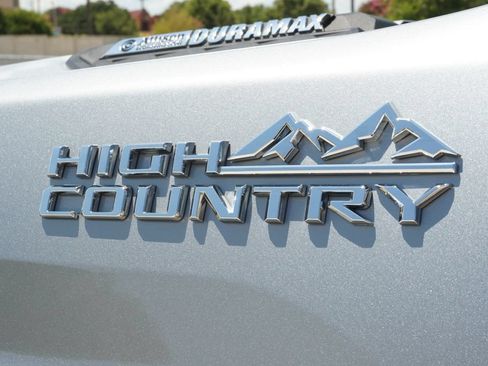 Used 2025 Chevrolet Silverado 2500 High Country w/ Technology Package AWD/4WD image 10