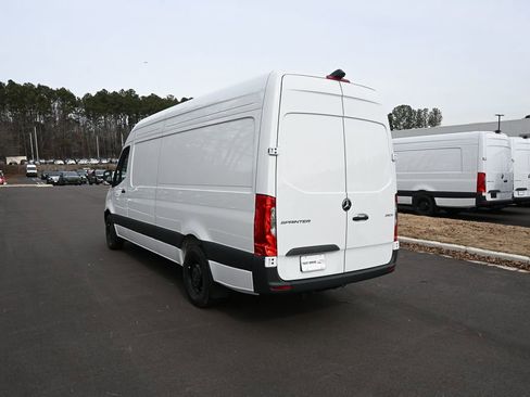 Used 2025 Mercedes-Benz Sprinter 2500 image 4